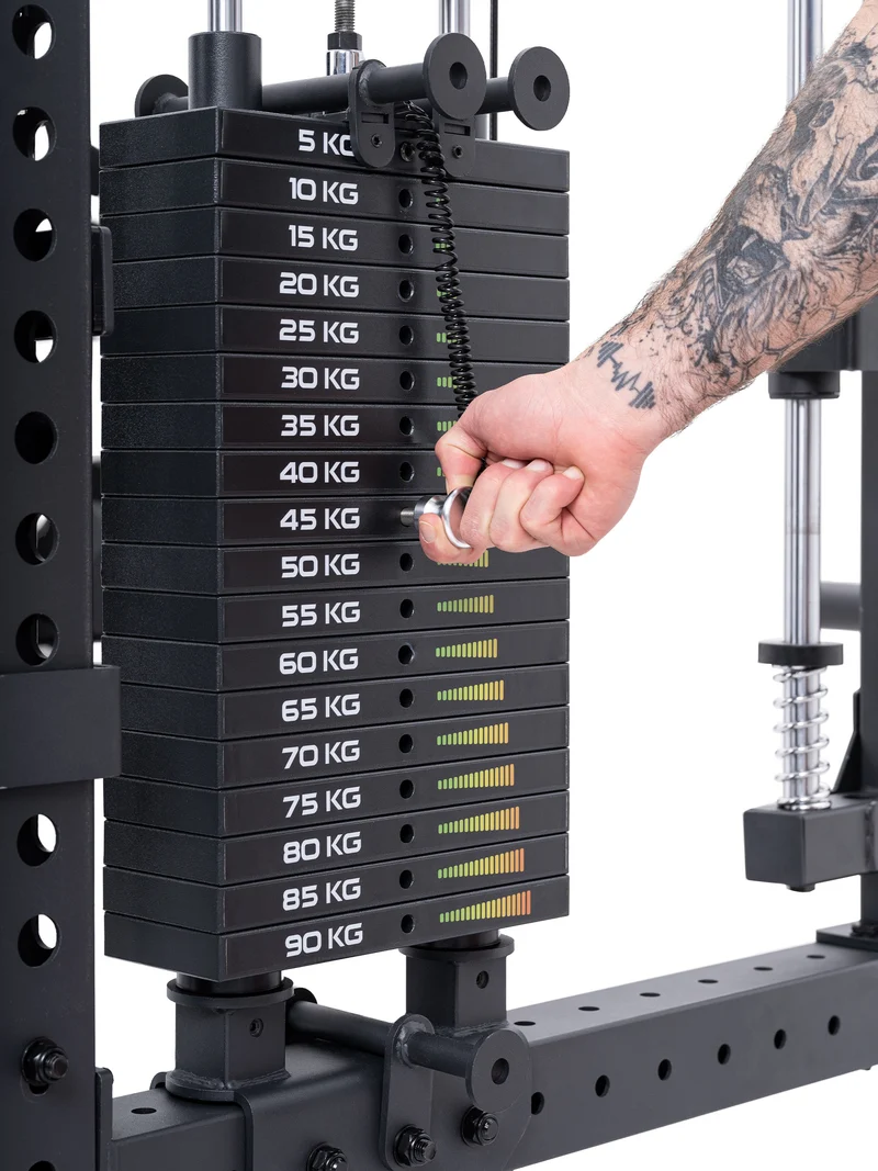 R8 Bradley Combat Mittel | 2x95kg Weight Stack | Schwarz