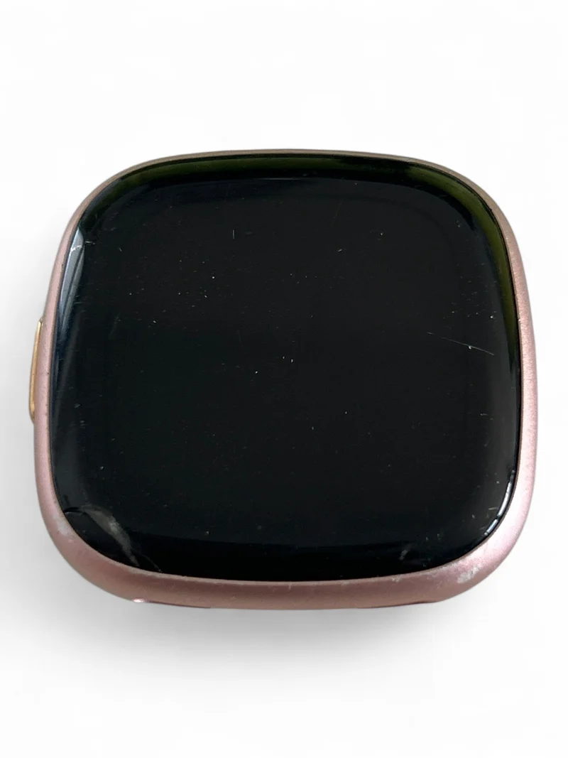 Fitbit Versa 4 Smartwatch 40 mm mit Aluminiumgehäuse und integriertem GPS