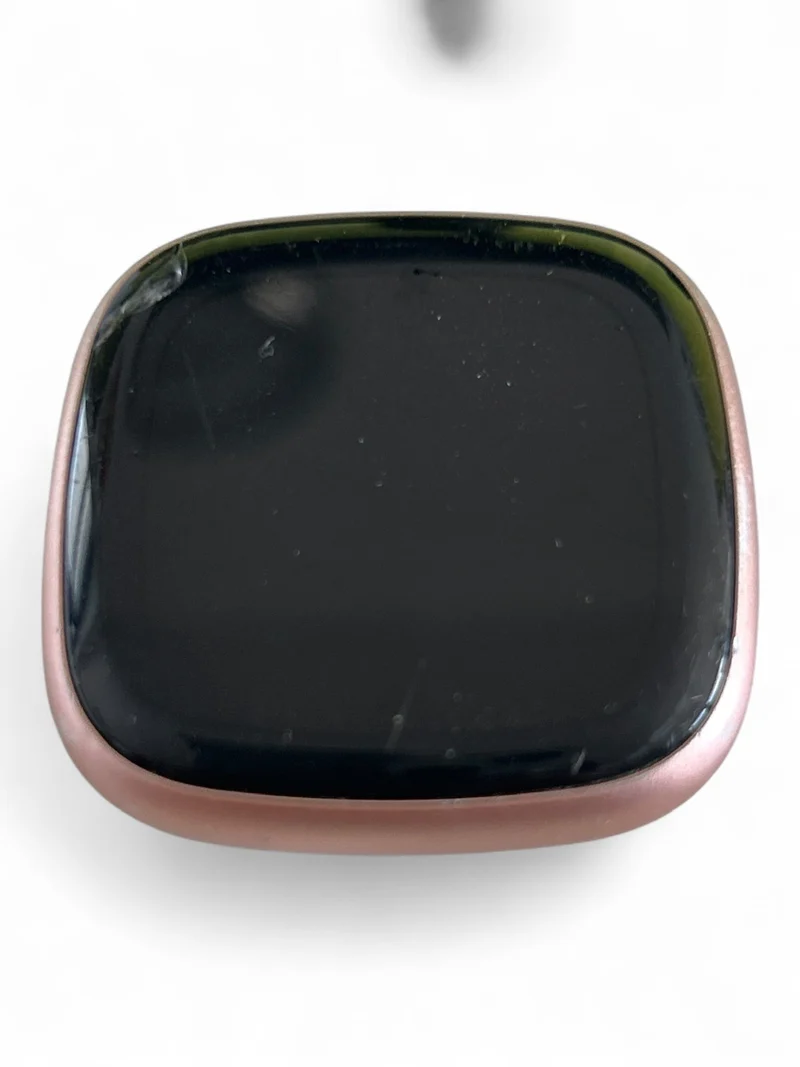 Fitbit Versa 4 Smartwatch 40 mm mit Aluminiumgehäuse und integriertem GPS