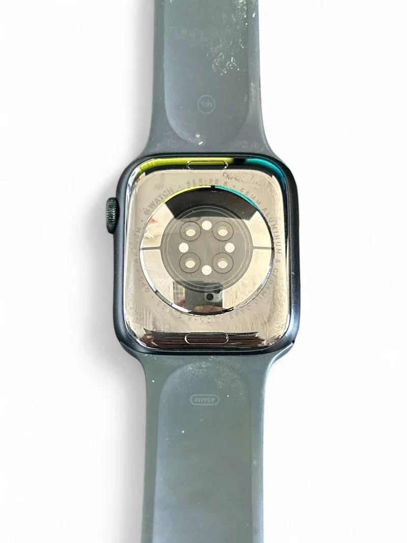 Apple Watch Series 8 GPS 45 mm mit Aluminiumgehäuse und hellem Retina Display