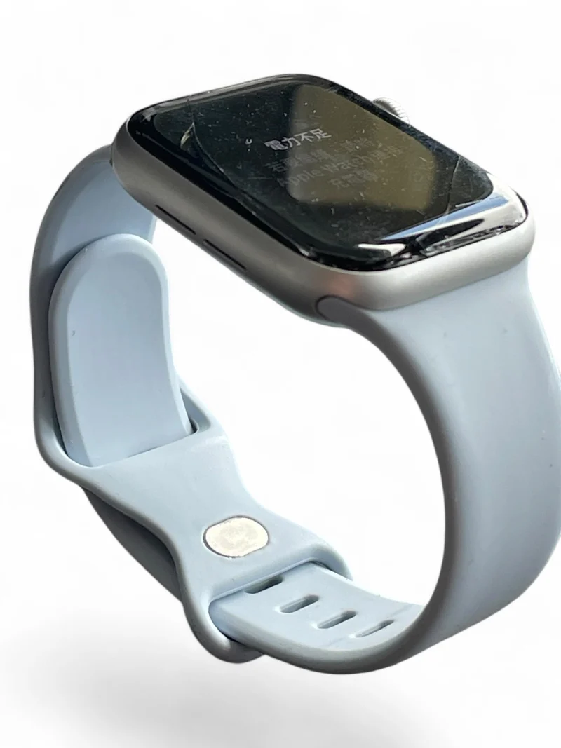 Apple Watch SE GPS 44mm mit Aluminiumgehäuse und brillantem Retina Display White