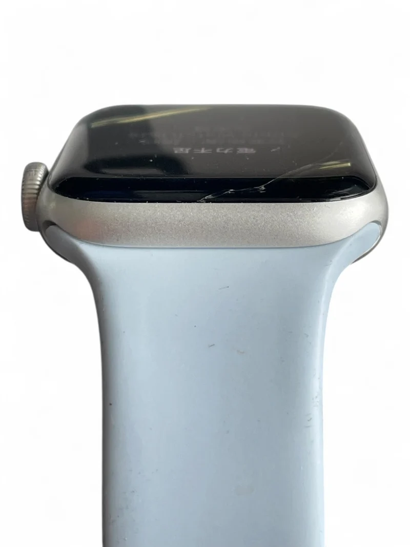 Apple Watch SE GPS 44mm mit Aluminiumgehäuse und brillantem Retina Display White