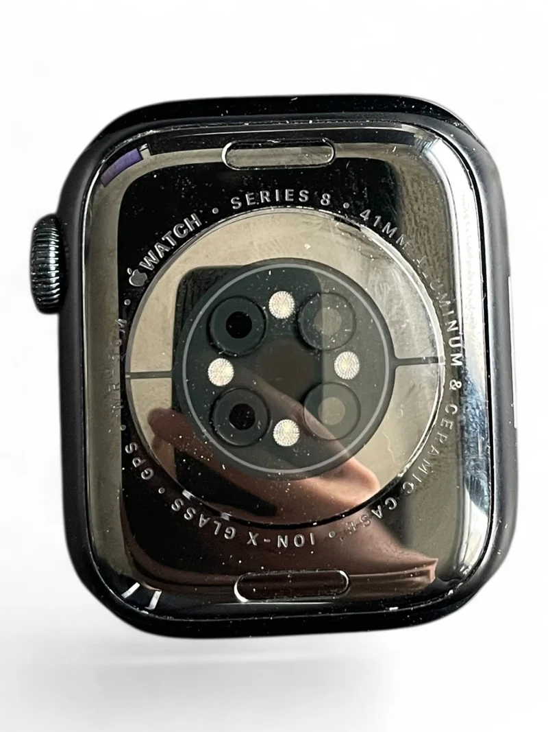 Apple Watch Series 8 GPS 41 mm mit Aluminiumgehäuse und hellem Retina Display.