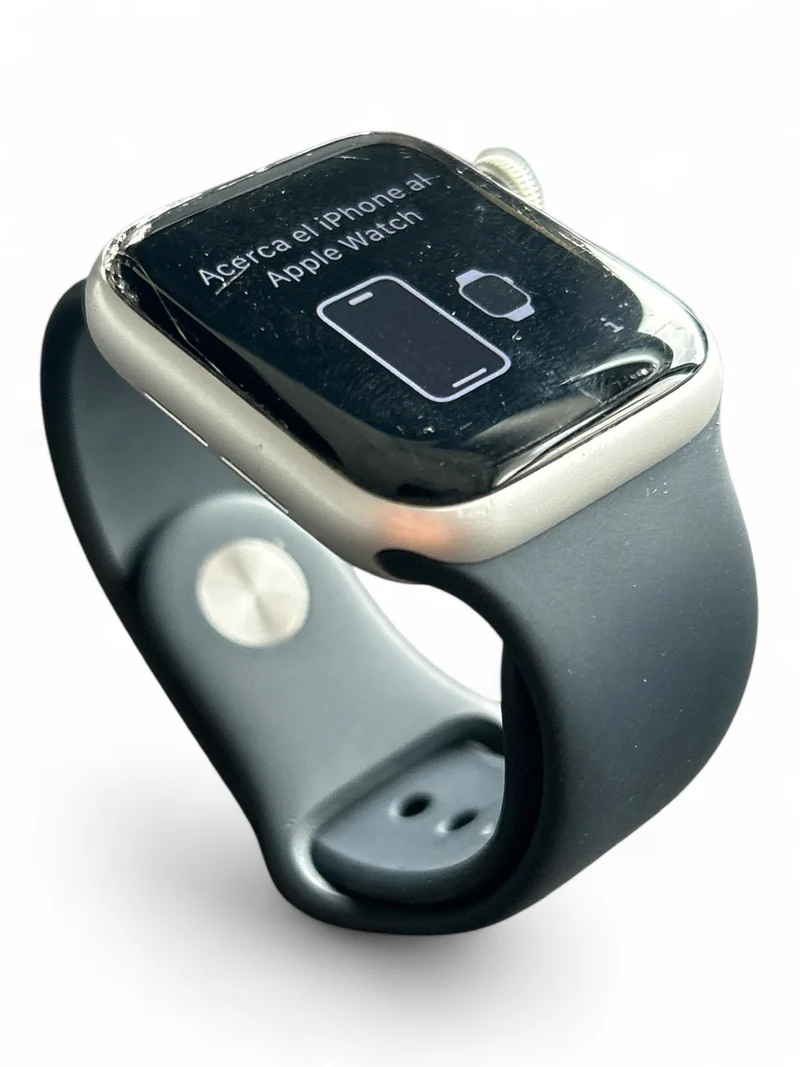 Apple Watch SE GPS 40 mm mit Aluminiumgehäuse und brillantem Retina Display