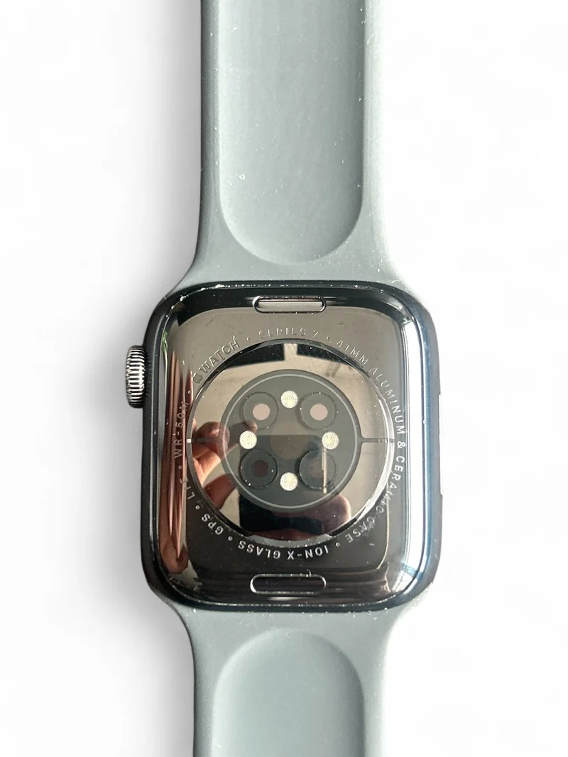 Apple Watch Series 7 GPS + Cellular 41 mm mit Aluminiumgehäuse und LTE.