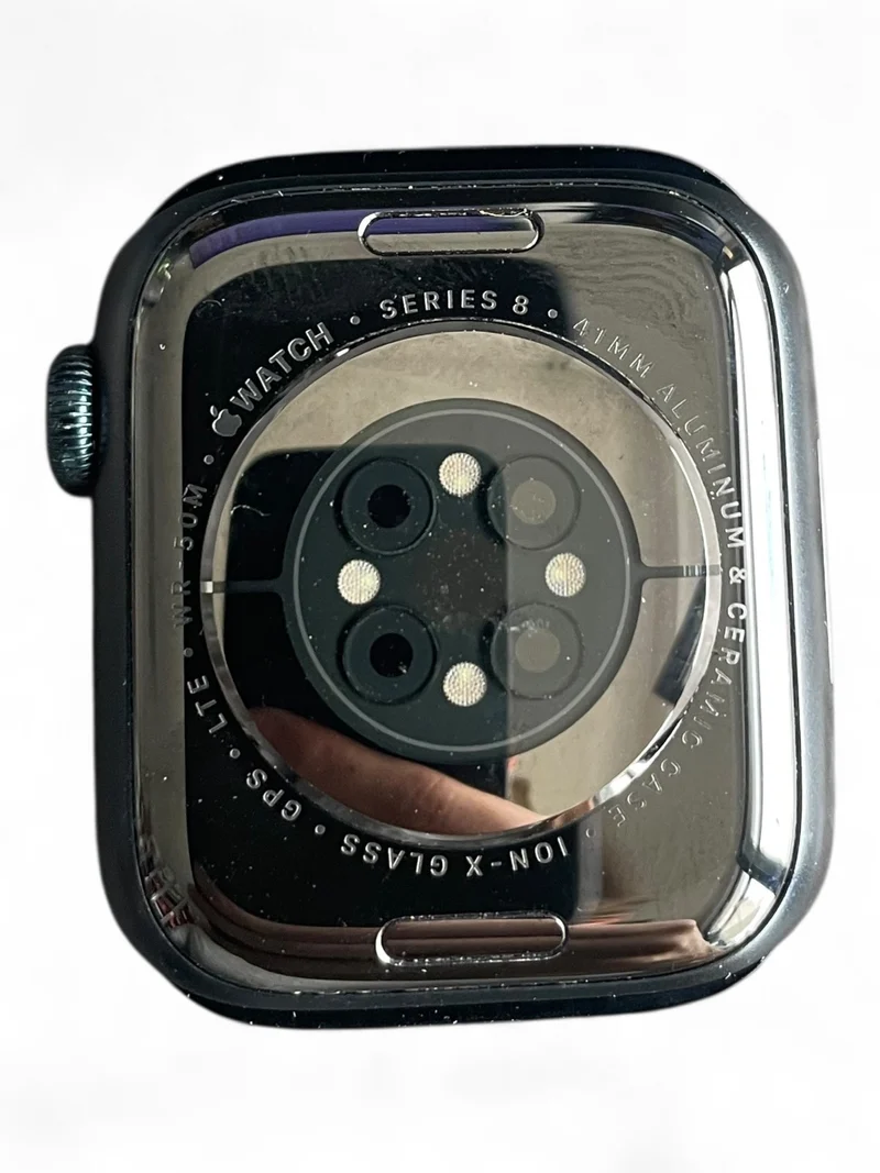 Apple Watch Series 8 GPS + Cellular 41 mm mit Aluminiumgehäuse und LTE.