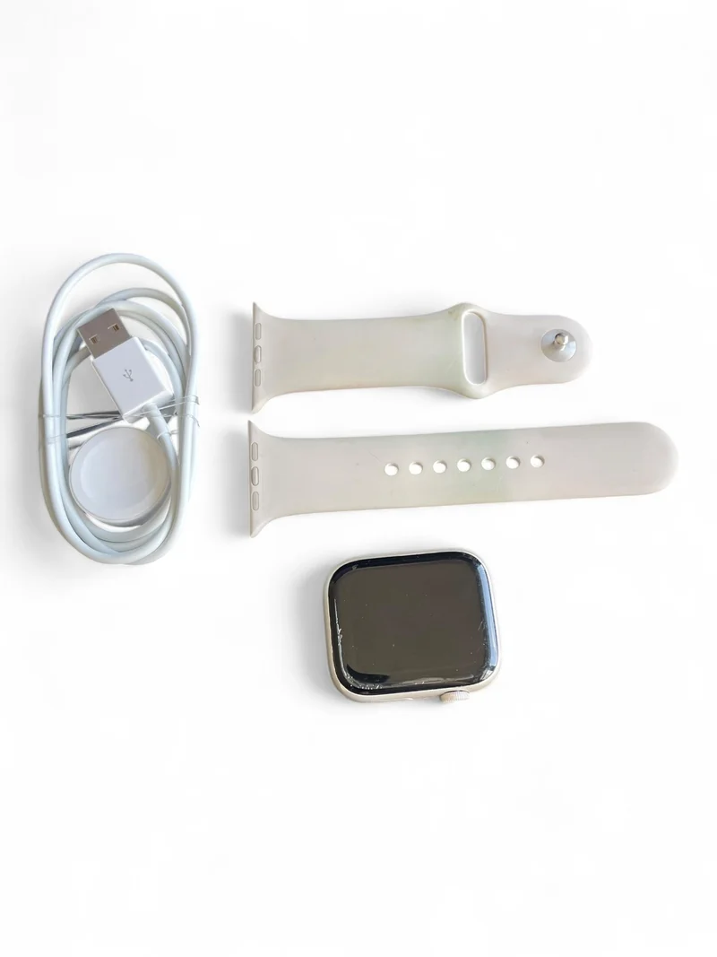 Apple Watch Series 7 GPS 45 mm mit Aluminiumgehäuse und hellem Retina Display.