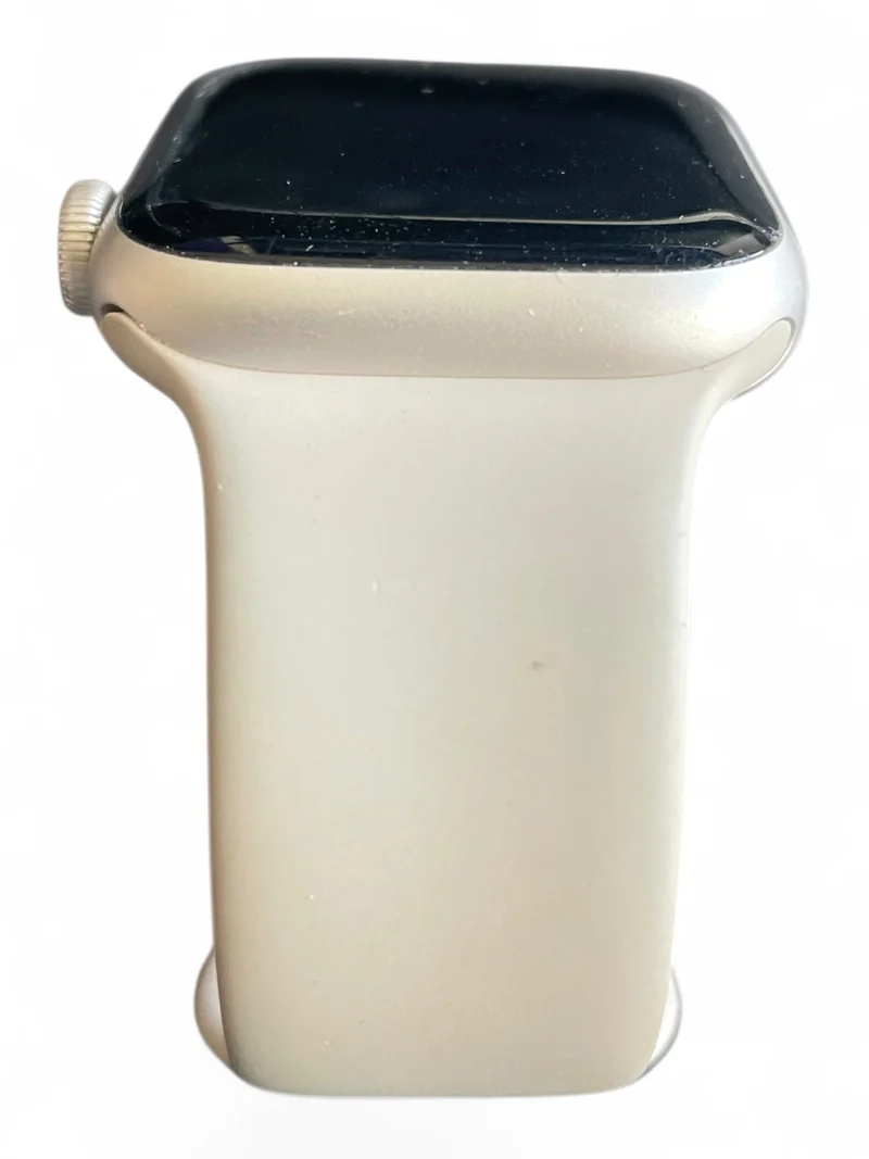 Apple Watch Series 7 GPS 45 mm mit Aluminiumgehäuse und hellem Retina Display.