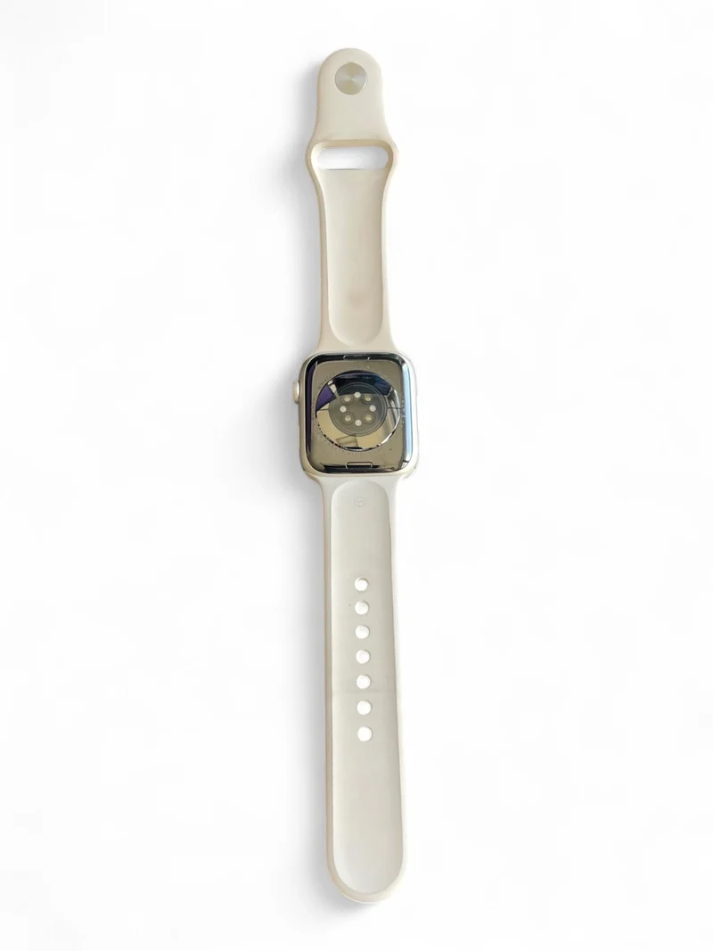 Apple Watch Series 7 GPS 45 mm mit Aluminiumgehäuse und hellem Retina Display.