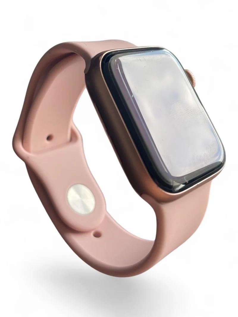 Apple Watch SE GPS 40 mm mit Aluminiumgehäuse, Sportarmband und Retina Display.