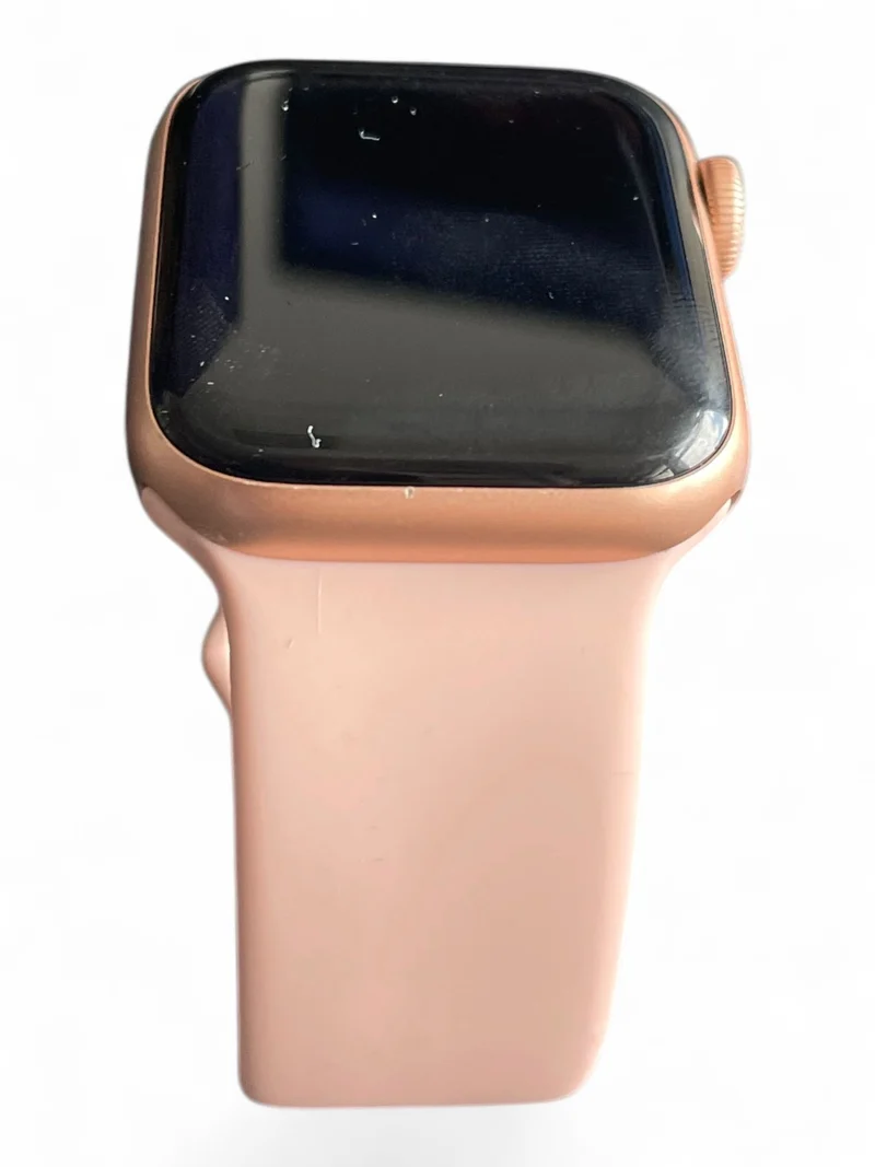 Apple Watch SE GPS 40 mm mit Aluminiumgehäuse, Sportarmband und Retina Display.