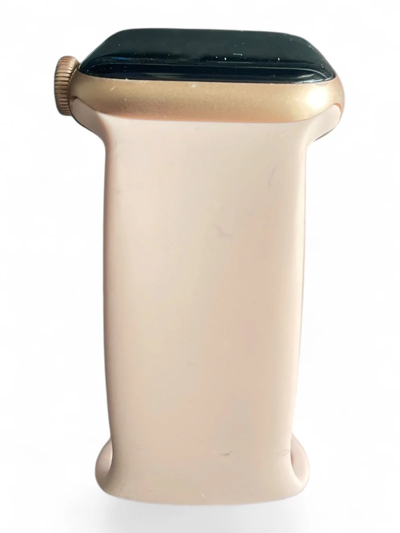 Apple Watch SE GPS 40 mm mit Aluminiumgehäuse, Sportarmband und Retina Display.