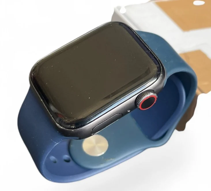 Apple Watch Series 6 GPS + Cellular 40 mm mit Aluminiumgehäuse und LTE.