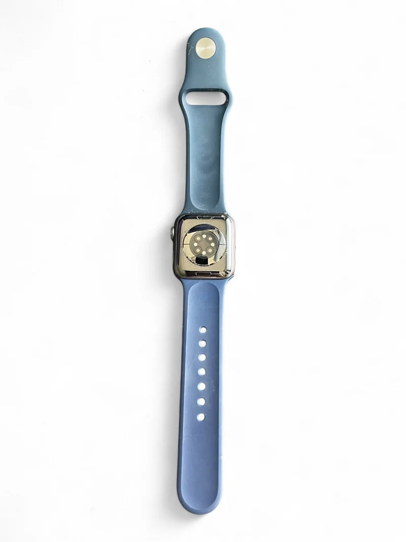 Apple Watch Series 6 GPS + Cellular 40 mm mit Aluminiumgehäuse und LTE.