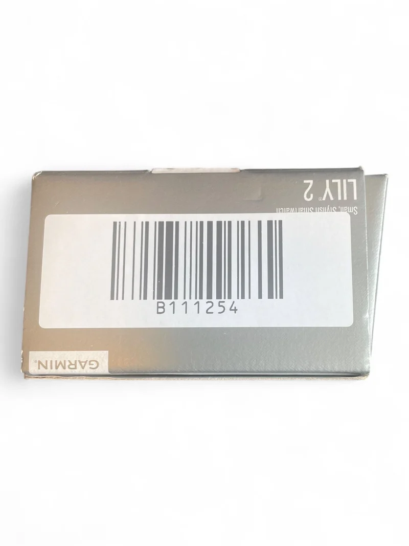 Garmin Lily 2 Smartwatch 35 mm mit Metallgehäuse und Silikonarmband in Coconut.