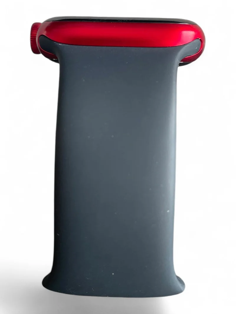 Apple Watch Series 8 GPS 45 mm in Rot mit Aluminiumgehäuse und Retina Display.