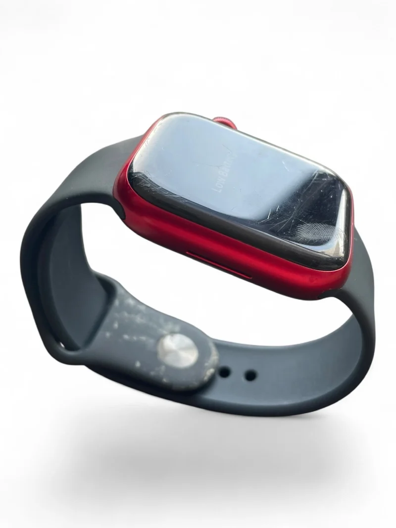 Apple Watch Series 8 GPS 45 mm in Rot mit Aluminiumgehäuse und Retina Display.