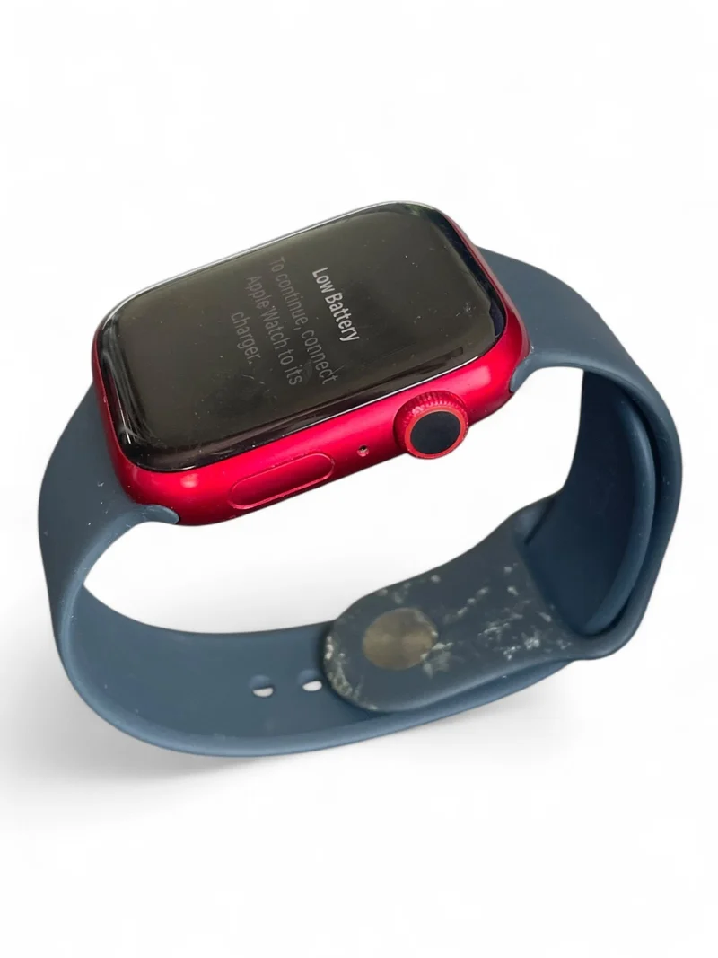 Apple Watch Series 8 GPS 45 mm in Rot mit Aluminiumgehäuse und Retina Display.