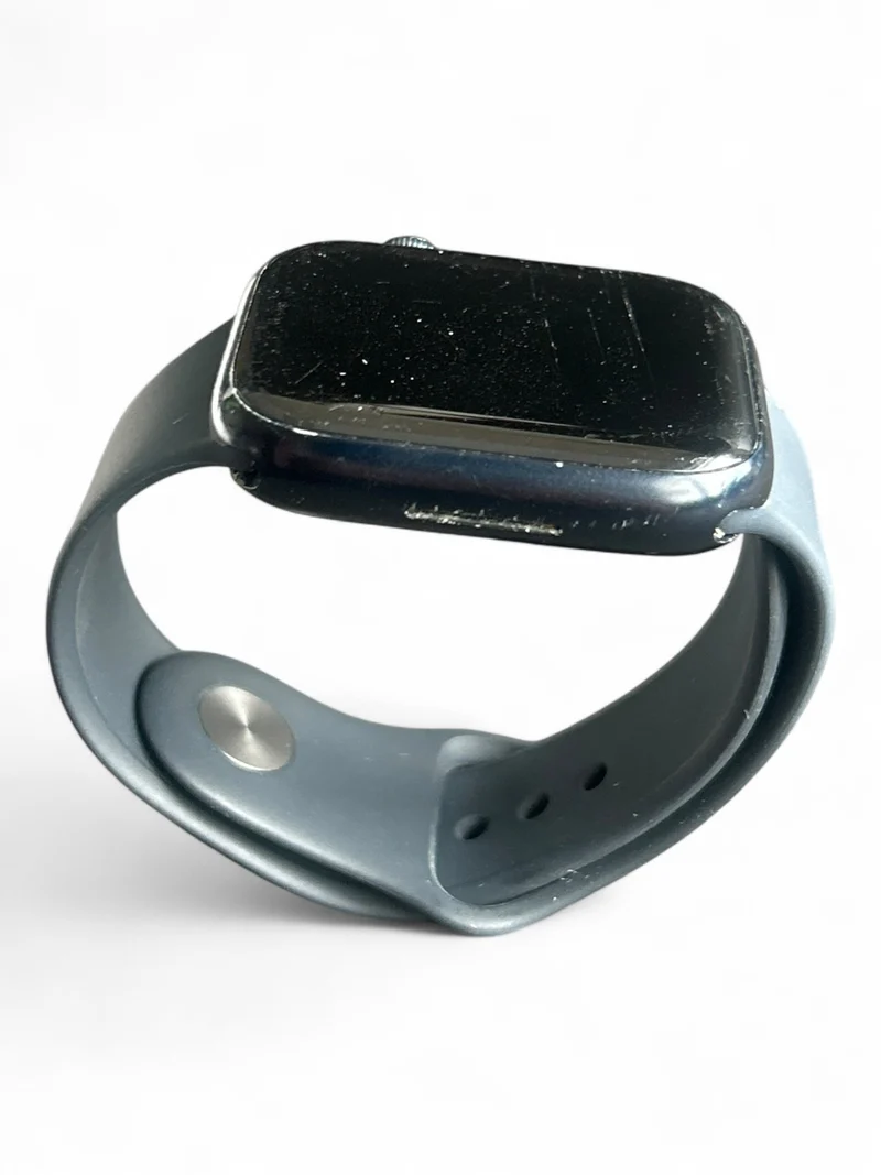 Apple Watch Series 7 GPS 45mm mit Aluminiumgehäuse und brillantem Retina Display