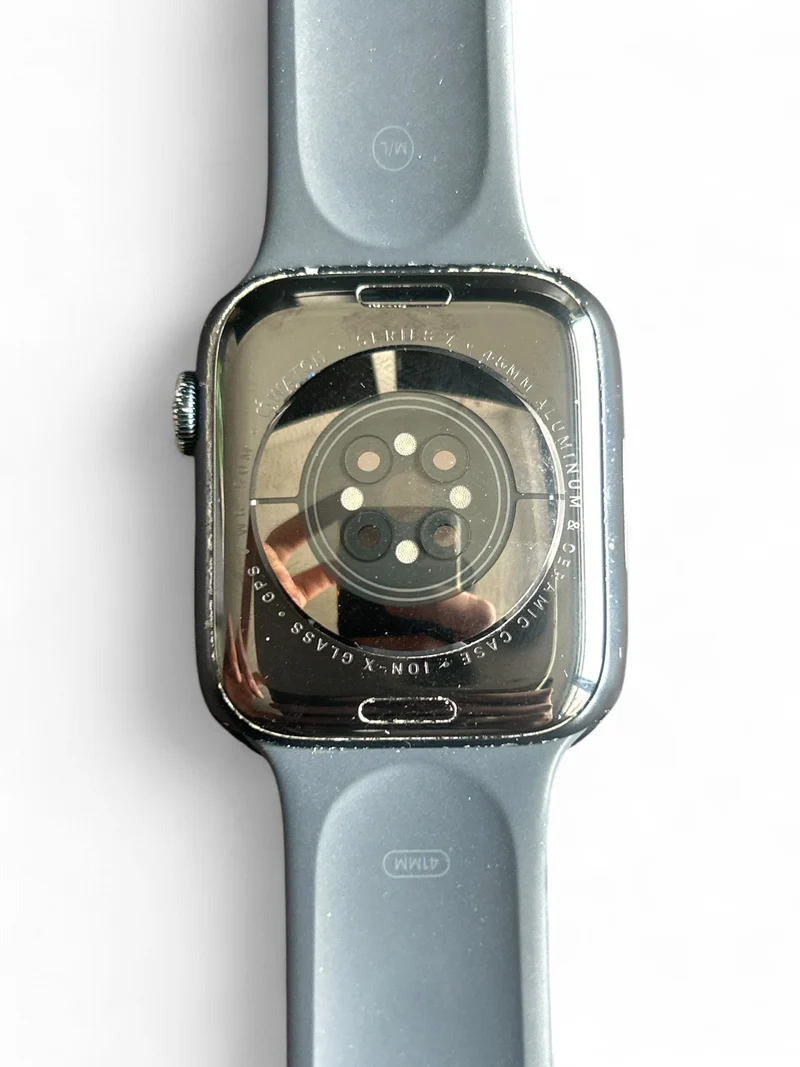 Apple Watch Series 7 GPS 45mm mit Aluminiumgehäuse und brillantem Retina Display