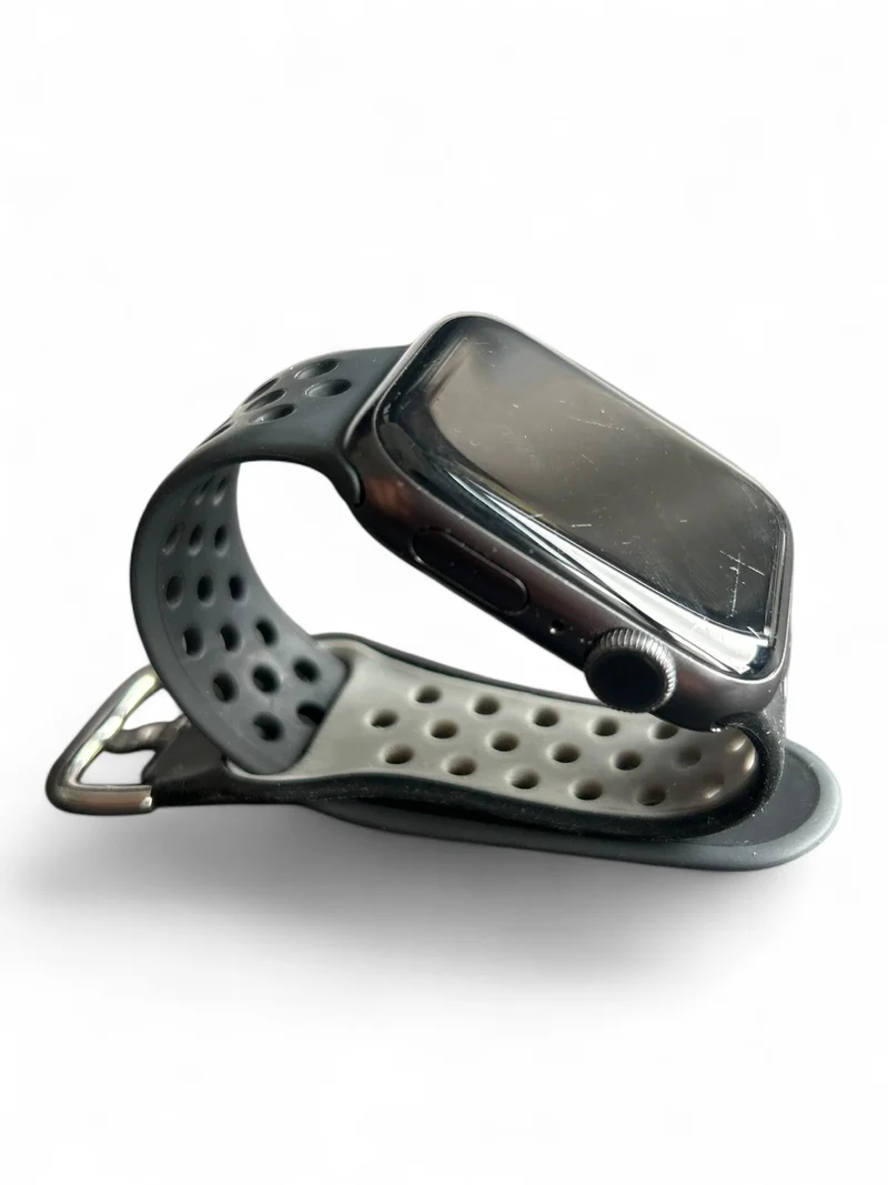Apple Watch Nike Series 6 GPS 44 mm mit Aluminiumgehäuse und Nike Sportarmband
