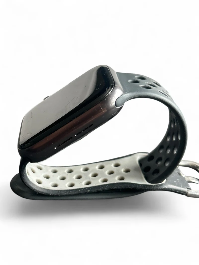 Apple Watch Nike Series 6 GPS 44 mm mit Aluminiumgehäuse und Nike Sportarmband