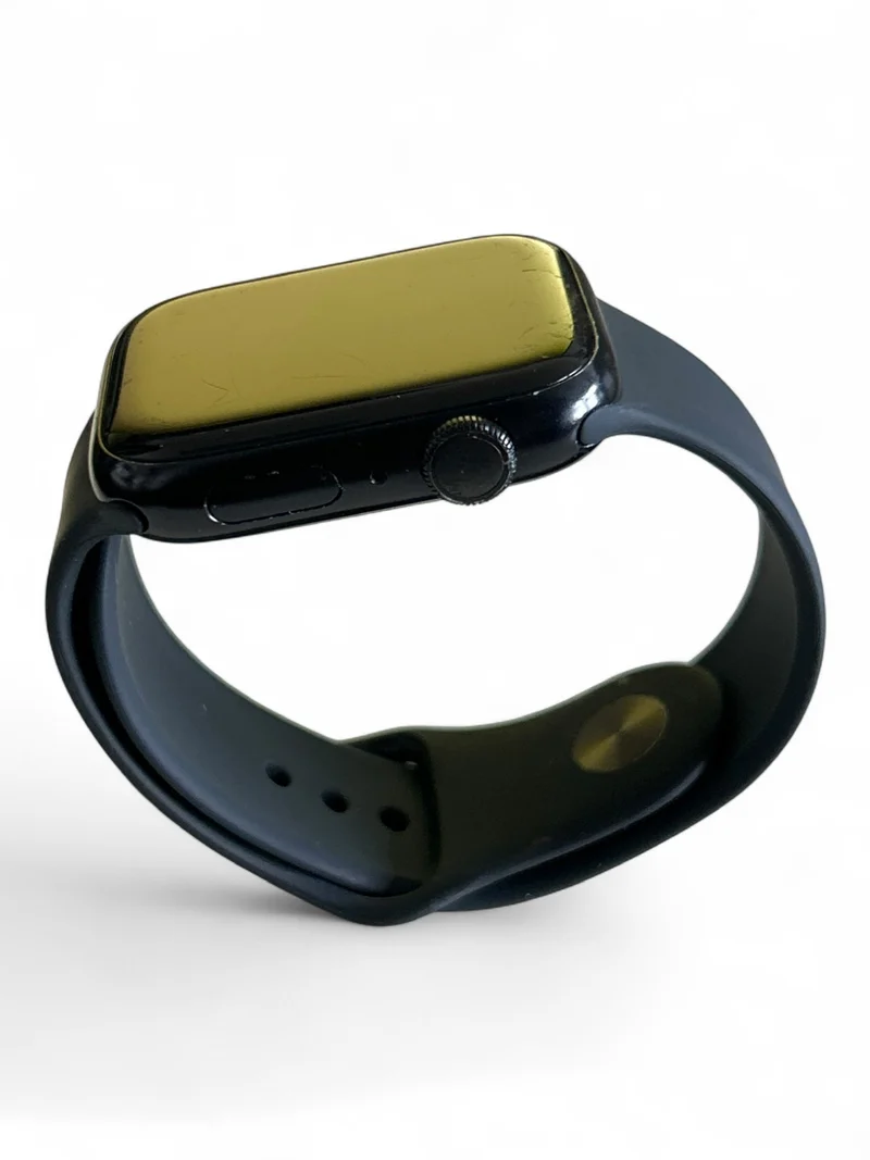 Apple Watch Series 8 GPS 45 mm mit Aluminiumgehäuse und hellem Retina Display.