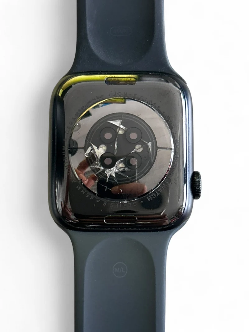 Apple Watch Series 8 GPS 45 mm mit Aluminiumgehäuse und hellem Retina Display.