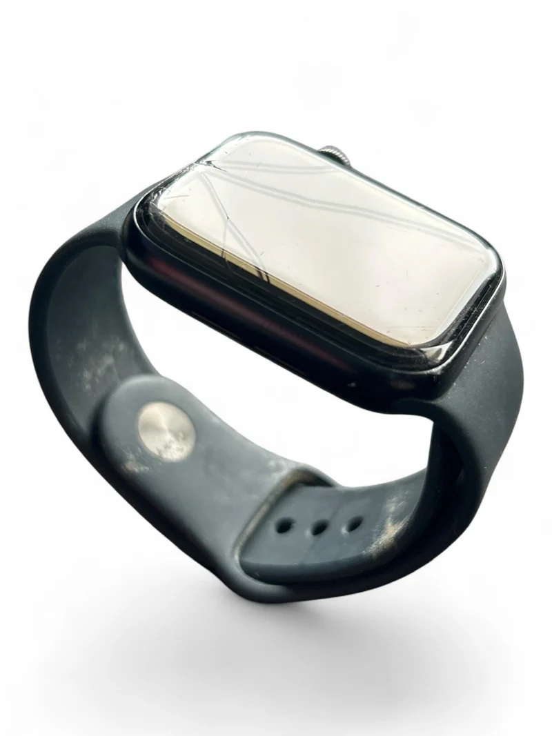 Apple Watch SE GPS 44 mm mit Aluminiumgehäuse und brillantem Retina Display.