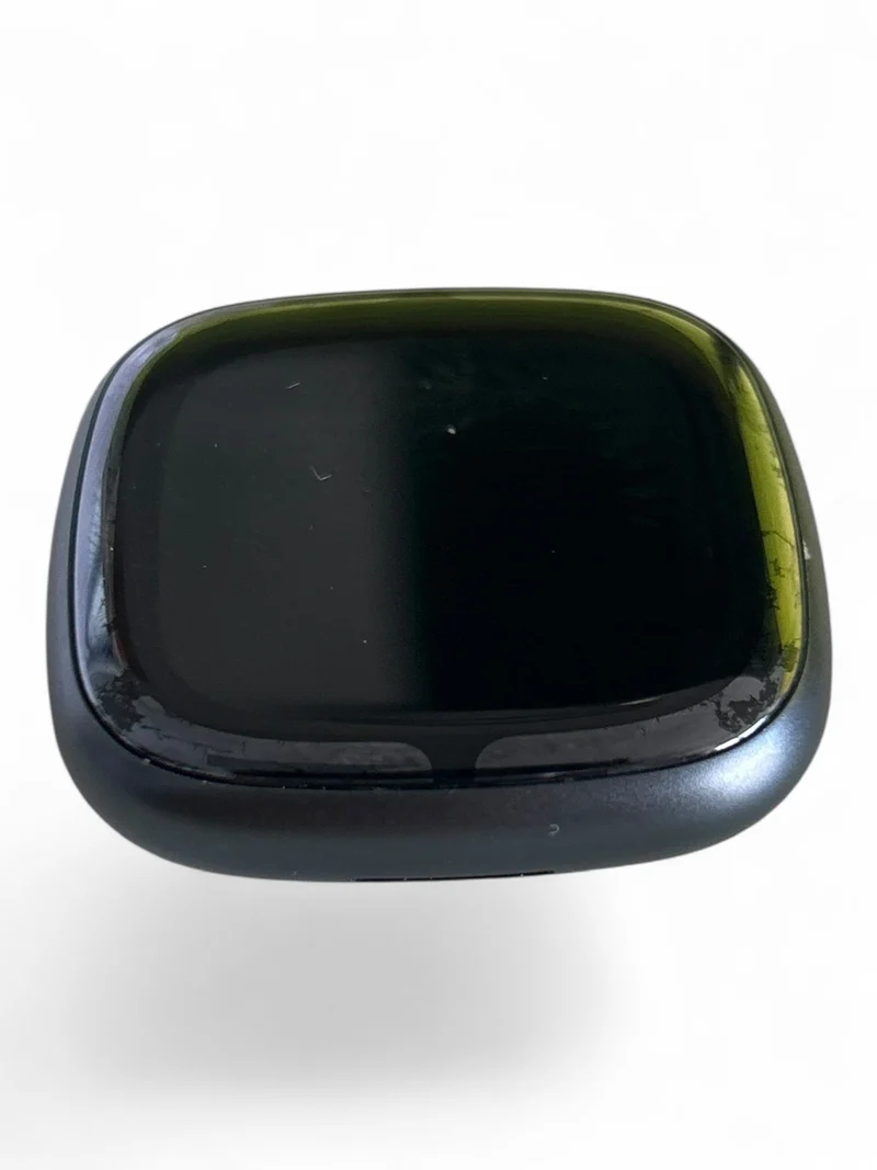 Fitbit Sense 2 Smartwatch 40 mm mit Aluminiumgehäuse und Gesundheitsfunktionen.