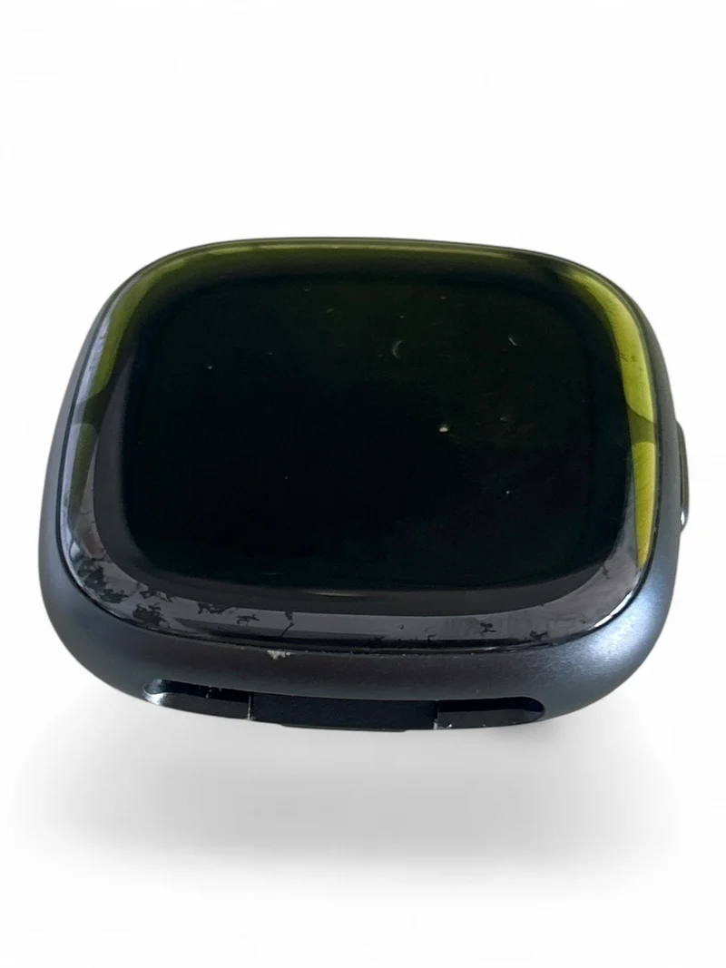 Fitbit Sense 2 Smartwatch 40 mm mit Aluminiumgehäuse und Gesundheitsfunktionen.