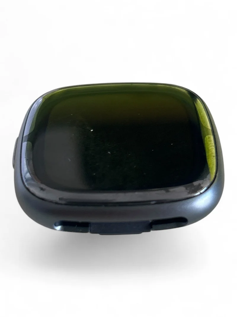Fitbit Sense 2 Smartwatch 40 mm mit Aluminiumgehäuse und Gesundheitsfunktionen.