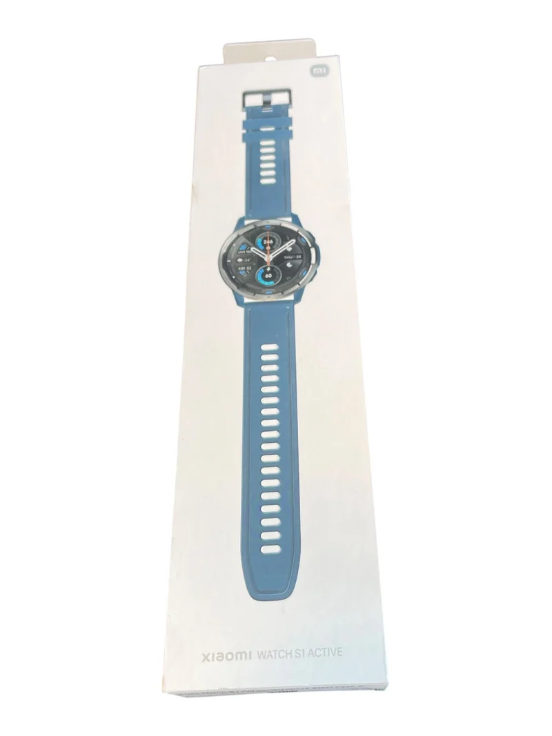 Xiaomi Watch S1 Active 46 mm mit AMOLED-Display, GPS und blauem Silikonarmband.