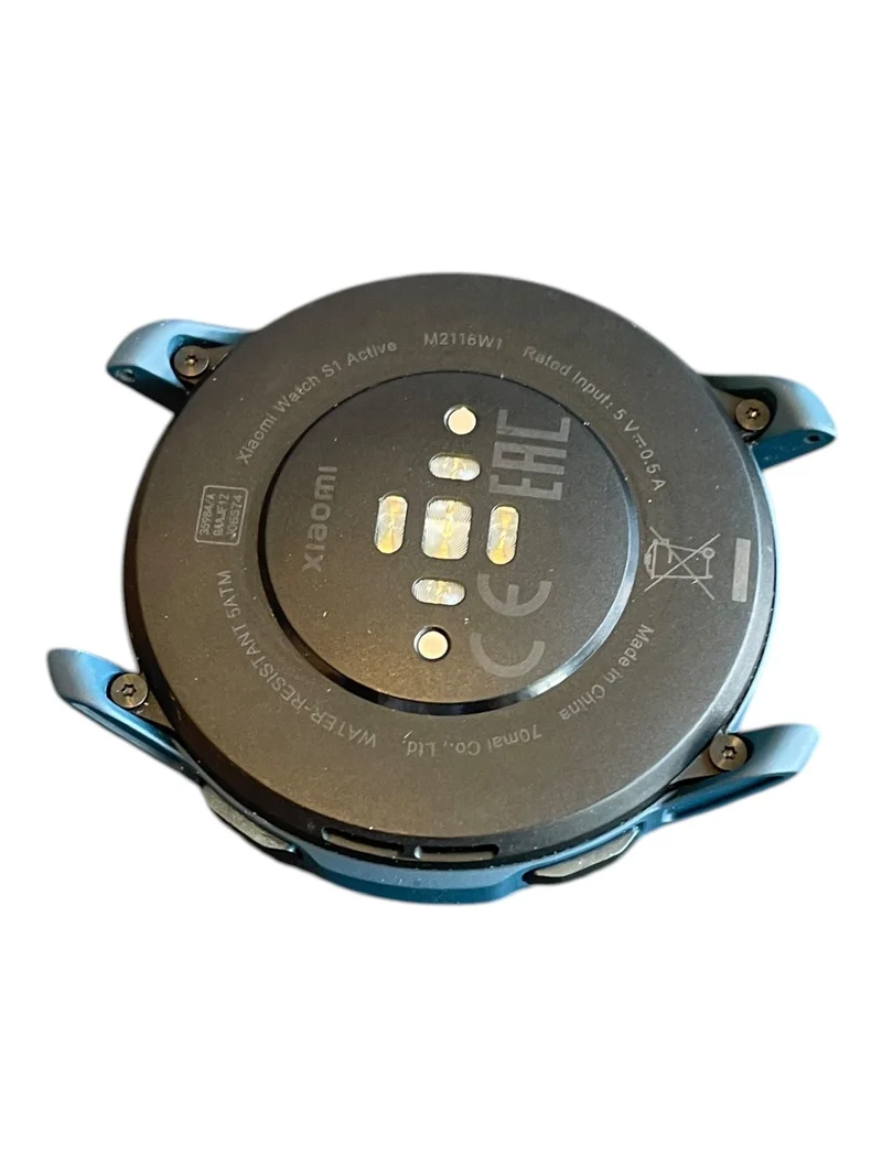 Xiaomi Watch S1 Active 46 mm mit AMOLED-Display, GPS und blauem Silikonarmband.