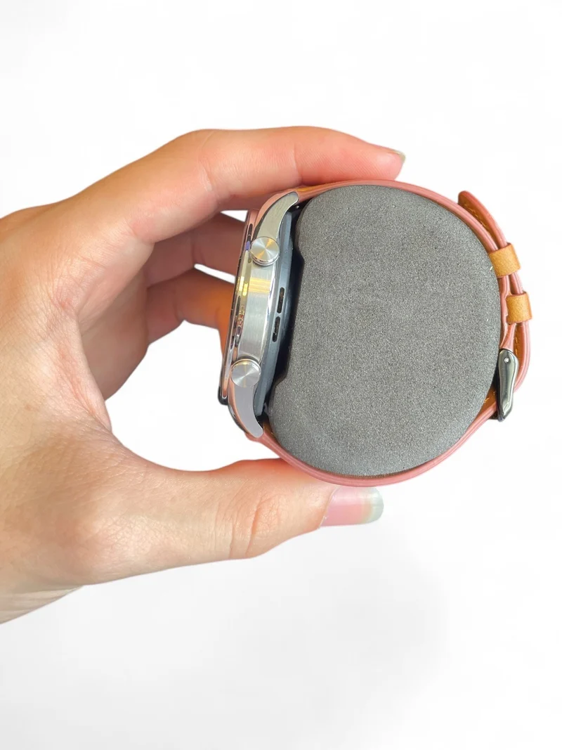 Xiaomi Watch S1 46 mm mit Edelstahlgehäuse, Lederarmband und AMOLED-Display