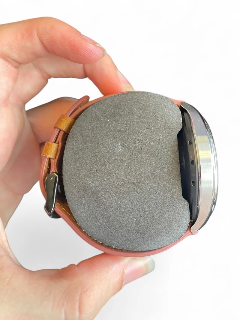 Xiaomi Watch S1 46 mm mit Edelstahlgehäuse, Lederarmband und AMOLED-Display