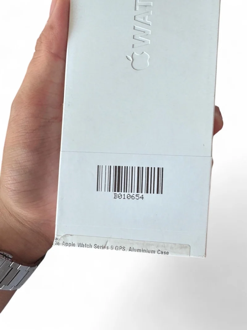Apple Watch Series 9 GPS 45 mm mit Aluminiumgehäuse und hellem Retina Display.