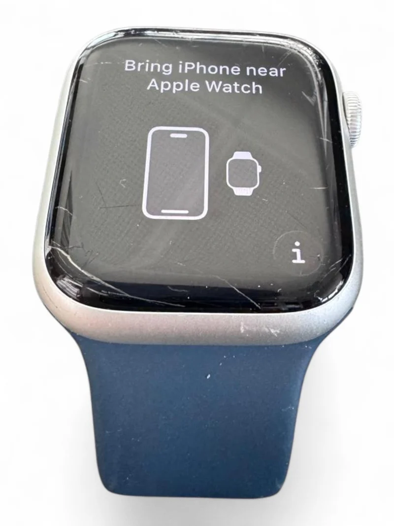Apple Watch Series 9 GPS 45 mm mit Aluminiumgehäuse und hellem Retina Display.
