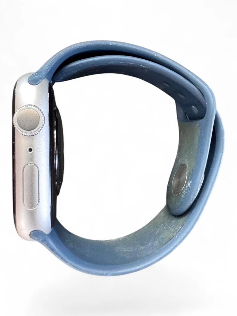 Apple Watch Series 9 GPS 45 mm mit Aluminiumgehäuse und hellem Retina Display.