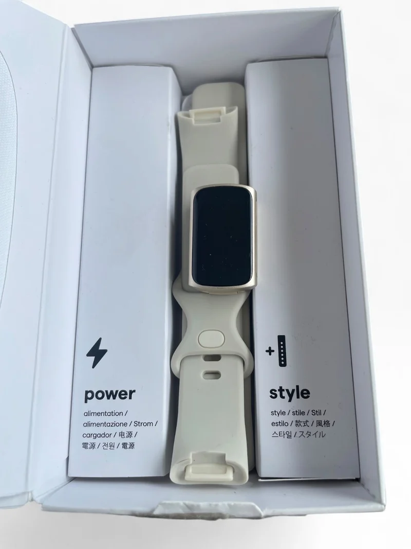 Fitbit Charge 5 Activity Tracker S/L Lunar White Soft Gold Fitness-Tracker & GPS