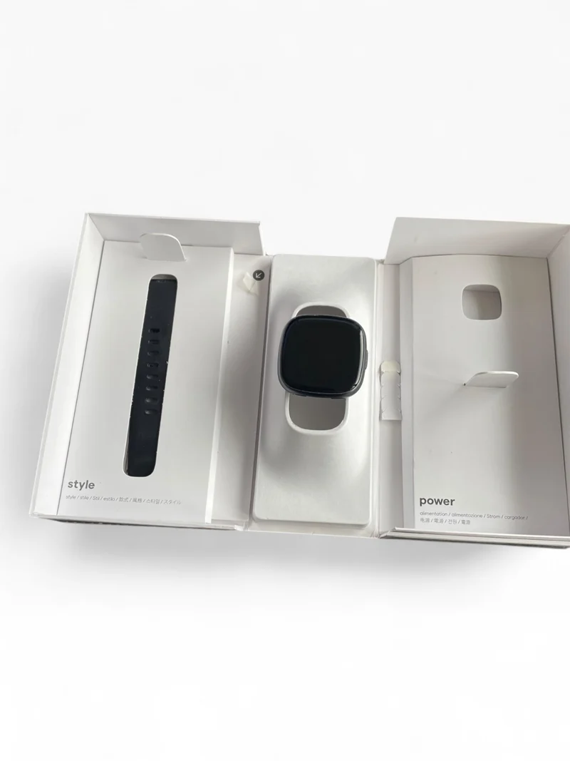 Fitbit Versa 4 Smartwatch 40mm mit Aluminiumgehäuse, AMOLED-Display & GPS