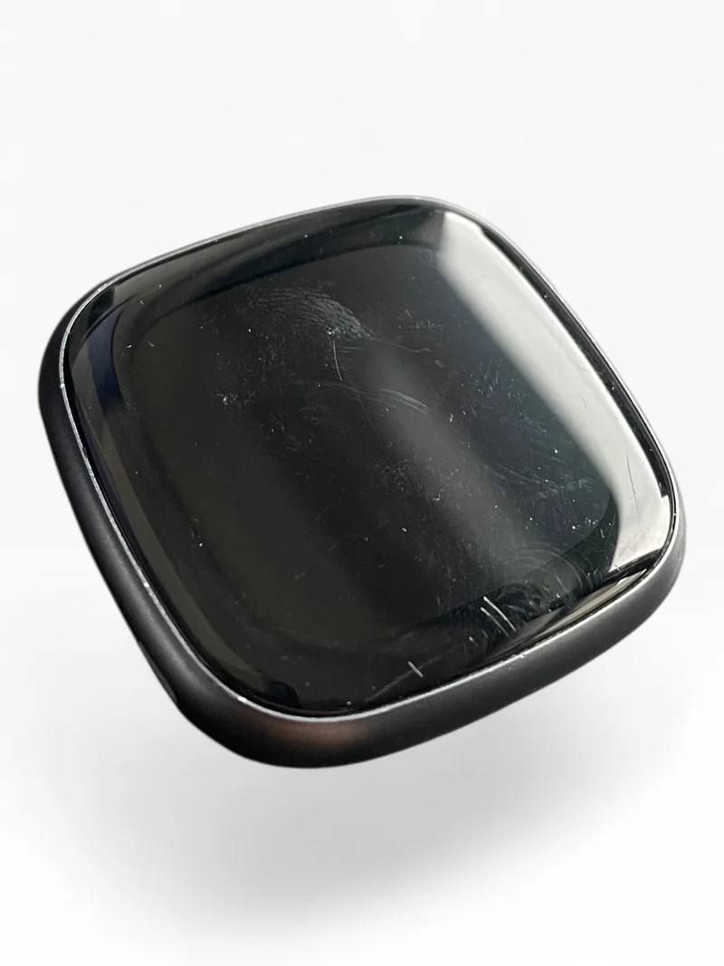 Fitbit Versa 4 Smartwatch 40mm mit Aluminiumgehäuse, AMOLED-Display & GPS
