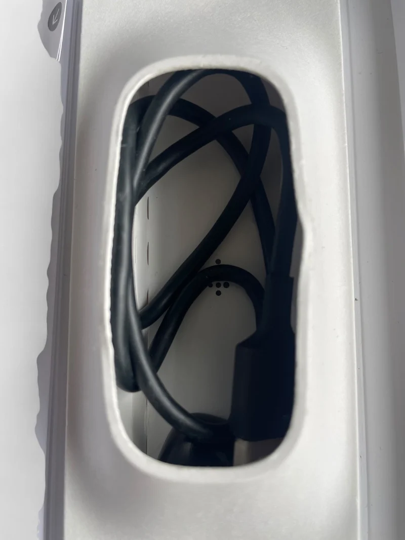 Fitbit Versa 4 Smartwatch 40mm mit Aluminiumgehäuse, AMOLED-Display & GPS
