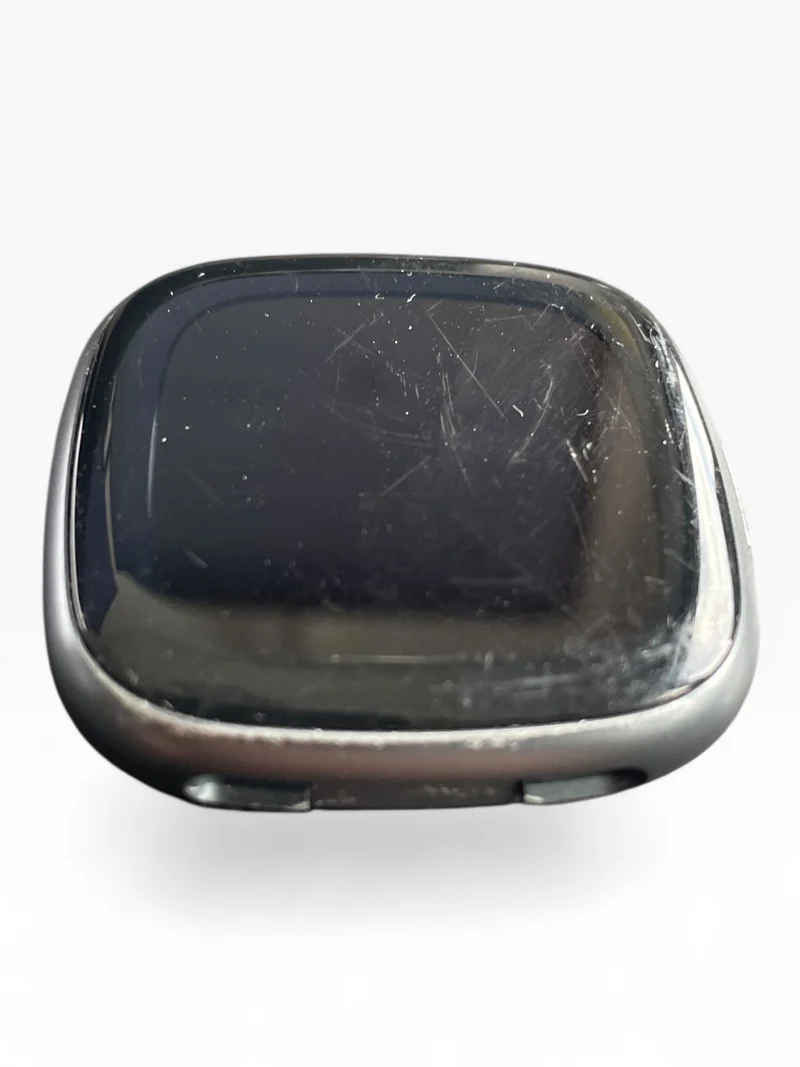 Fitbit Versa 4 Smartwatch 40mm mit Aluminiumgehäuse, AMOLED-Display & GPS