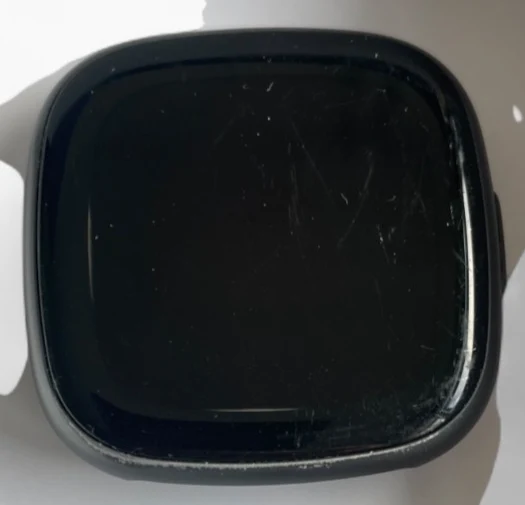 Fitbit Versa 4 Smartwatch 40mm mit Aluminiumgehäuse, AMOLED-Display & GPS