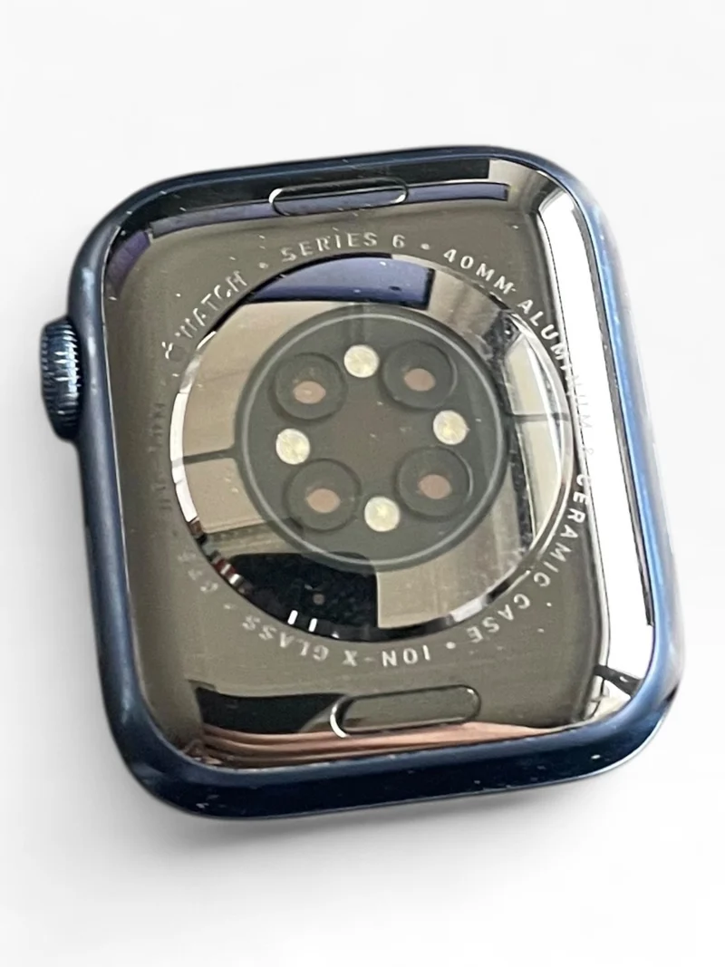 Apple Watch Series 6 GPS 40mm mit Aluminiumgehäuse & Sportarmband in Marineblau