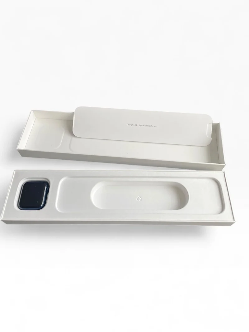 Apple Watch Series 6 GPS 40mm mit Aluminiumgehäuse & Sportarmband in Marineblau