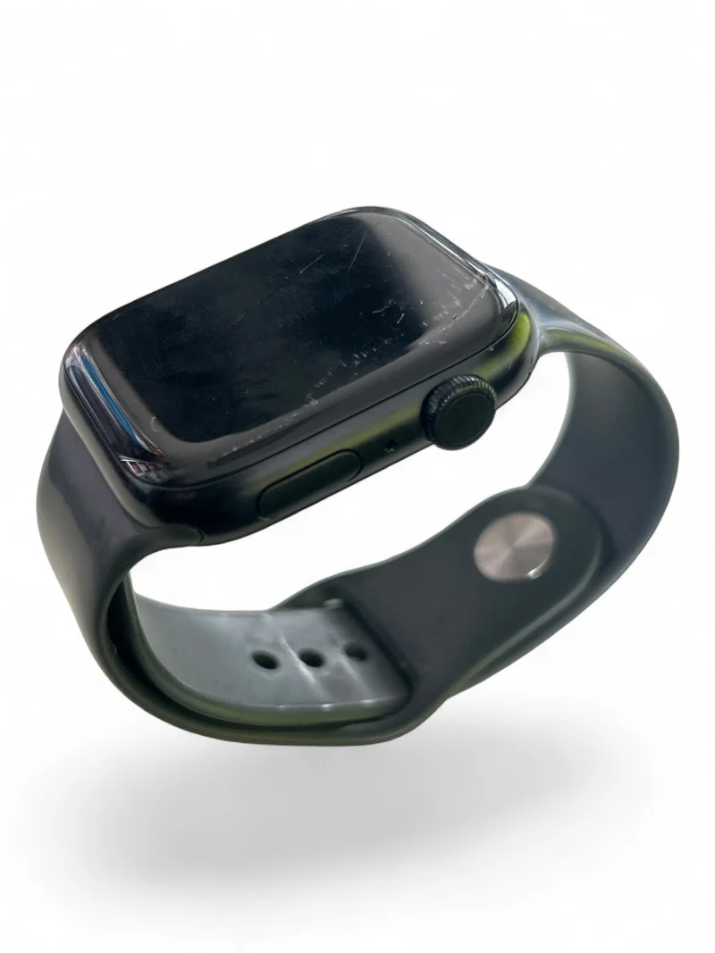 Apple Watch Series 8 GPS 45 mm mit Aluminiumgehäuse und hellem Retina Display.