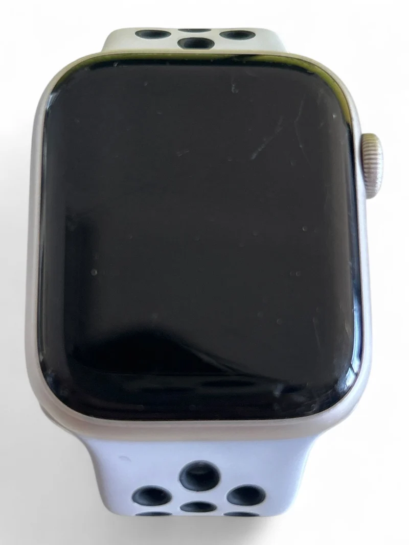 Apple Watch Nike Series 7 GPS 45 mm mit Aluminiumgehäuse und Nike Sportarmband