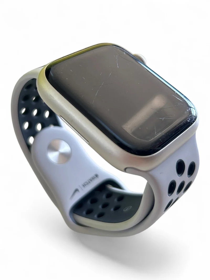 Apple Watch Nike Series 7 GPS 45 mm mit Aluminiumgehäuse und Nike Sportarmband